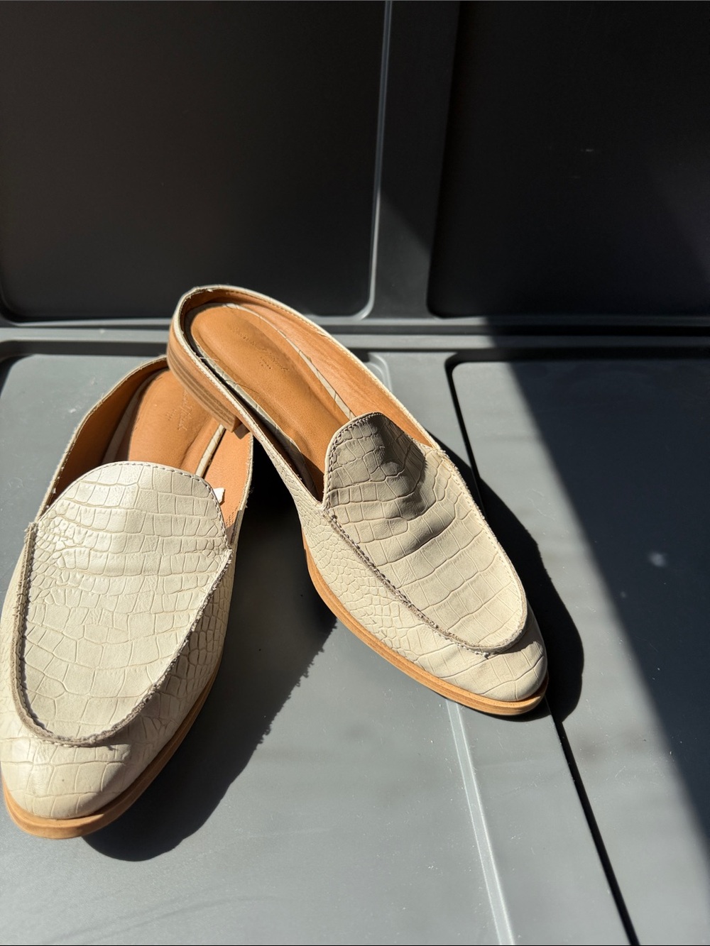 Universal Thread Women's Croc-Embossed Beige Slip-On Loafers